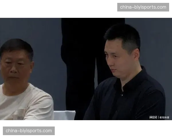 上海男篮上演史诗级逆转,卢伟变阵五小阵容击溃北京首钢防线。 上海男篮上演史诗级逆转,卢伟变阵五小阵容击溃北京首钢防线。